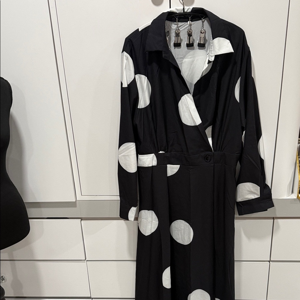 Elegant Black and White Polka Dot Long Sleeve Dress